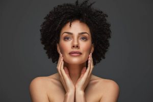 Radiesthésie et lithothérapie : associer pendule et cristaux pour un soin complet